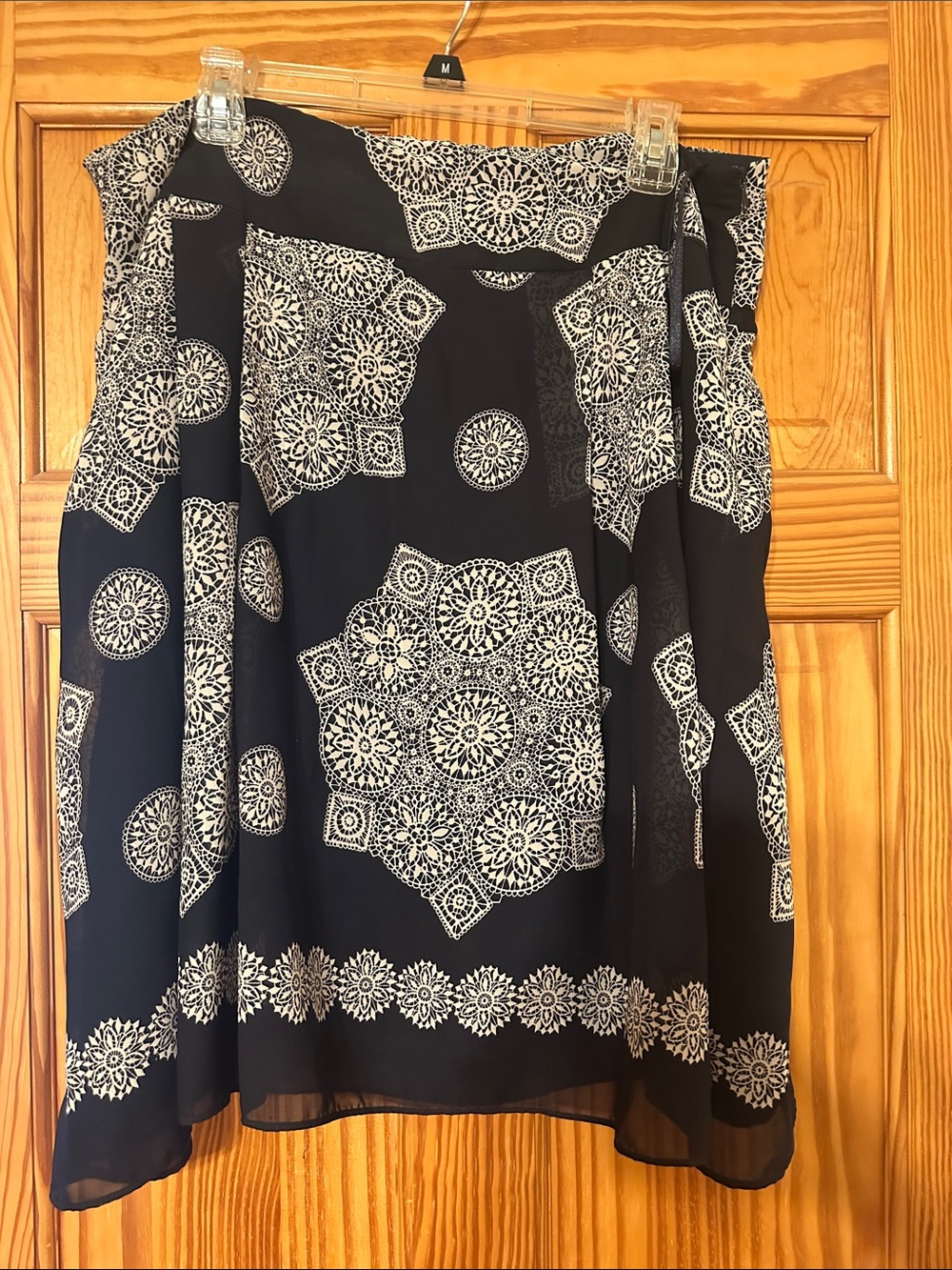 Black and White Medallion Print Skirt, size 16, side zipper, double sheer